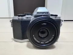 OLYMPUS OM-D E-M10 単焦点レンズセット - メルカリ