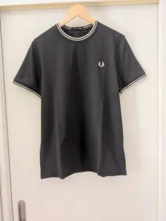 新品！FRED PERRY　ツインティップ Tシャツ（ダークグレー）