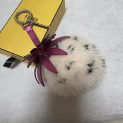 FENDI フェンディ ファー素材 人形型キーホルダー - メルカリ