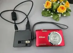 Nikon COOLPIX A100 レッド デジタルカメラ ＋充電アダプタ―