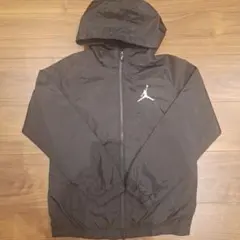 Jordan ウインドブレーカー　黒赤　140㎝　キッズ 新品のサムネイル