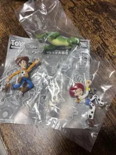 トイストーリー ゆらゆらつながるマスコット ウッディ レックス ジェシー