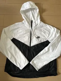 Nike ウィンドブレーカー ホワイト・ブラック