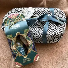 SABON ロイヤルギブト　ポーチ ホワイトレース ブラックのサムネイル
