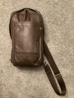 COACHの本革ショルダーバッグ