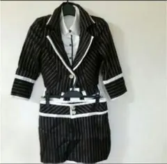 ブラウス付きスーツ　Mサイズ