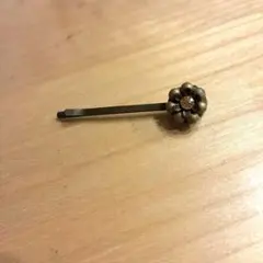 ミハエルネグリン　花形クリスタル装飾ヘアピン