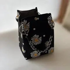 【新品未使用】デイジー柄 ニットバッグ 韓国 ミニトート 花柄 バケツバッグのサムネイル