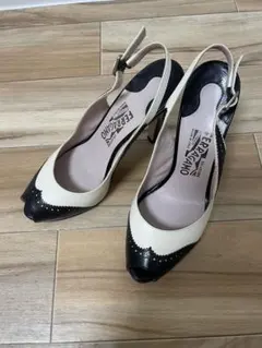 Salvatore Ferragamo バイカラー パンプスのサムネイル