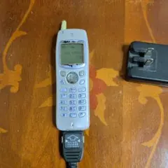 TU-KA by TOSHIBA TT01 携帯電話 と専用充電器セット