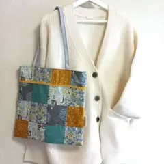 ハンドメイド　パッチワーク　トートバッグ　英字柄　花柄　肩掛け　レトロ