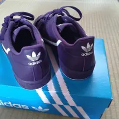 adidas スニーカー