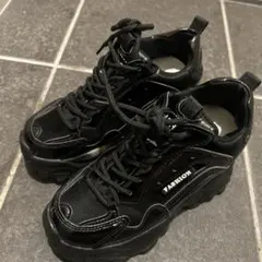 ブラック厚底スニーカー