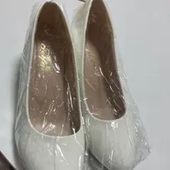 ホワイトパンプス