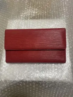 ルイヴィトン エピ ポルトトレゾール インターナショナル カスティリアンレッド