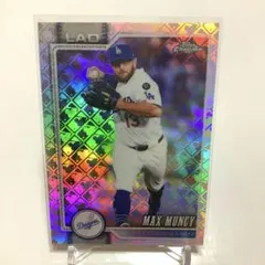 Topps Chrome 2026 【Max Muncy】logofractor
