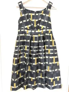 [美品]幾何学模様 ノースリーブ ワンピース 2025年最新】幾何学模様ワンピースの人気アイテム - メルカリ