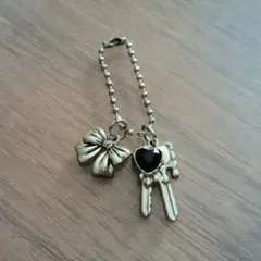 リボンと鍵のチャーム シルバー