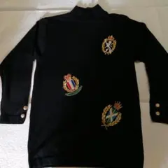 黒のエンブレム刺繍長袖ニット