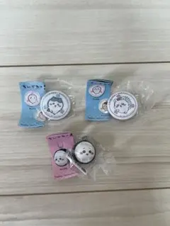 ちいかわ くら寿司 キーホルダーとバッチ(ちいかわ、ハチワレ、モモンガ)