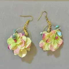 値下げ中♡パイナップルと花びらのフープピアス