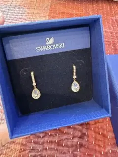スワロフスキー SWAROVSKI ピアス　Attention ティアドロップのサムネイル
