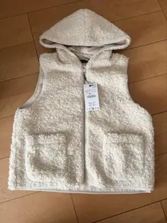 新品 未使用 タグ付きZARA ボアフードベスト XSサイズ