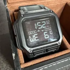 NIXON THE REGULUS デジタル腕時計 本体のサムネイル