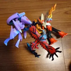 ポケモンフィギュア　ゲノセクト　イベルタル　メガバシャーモ