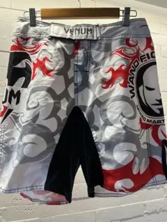 ✩新品✩ VENUM ハーフパンツ（ボードショーツ） サイズS（日本はМ