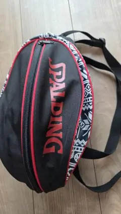 SPALDING ボールバッグ ブラック レッド　おしゃれなデザインのサムネイル