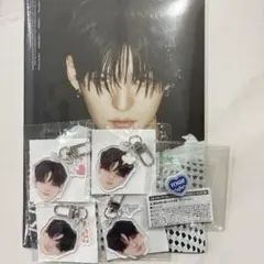 treasure ヨシ　顔アクキー コンプリート　ピンバッジ　ミニアルバム　新品