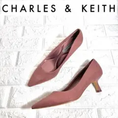 【未使用品】CHARLES & KEITH デザインヒール　ローヒールパンプスのサムネイル