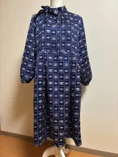 ボウカラーゆったりワンピース　着物リメイク　小紋　紺