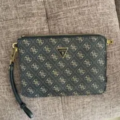 GUESS ロゴ入り ハンドバッグ