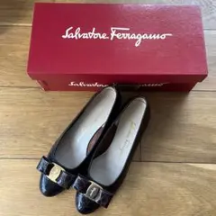 【極美品】Ferragamo/フェラガモ/パンプス/ヴァラ/クロコ/茶色/7.5 新品そっくりさん⭐フェラガモFerragamo ヴァラ パンプス 6.5D