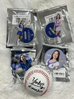 ベイスターズ　diana Yuko 直筆サインボール アクスタ2 缶バッジ2