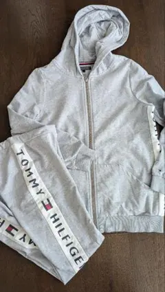 TOMMY HILFIGER 　グレー スウェット　ロゴ　 160　セットアップ