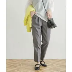 ITEMS タックテーパードパンツ