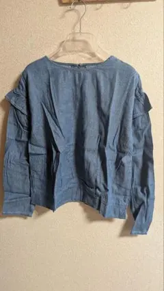 Mサイズ 袖フリル付き青長袖シャツ