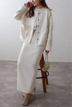 ツイードゴールド釦フリンジジャケット×Iラインバックスリットスカート