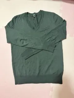 UNIQLO ダークグリーン Vネックニット M