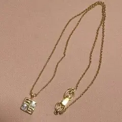 GIVENCHY ネックレス スクエアモチーフ ゴールドカラー