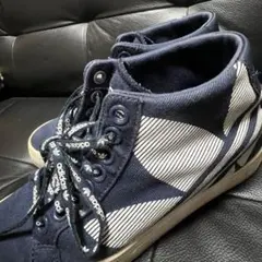 adidas 厚底スニーカー