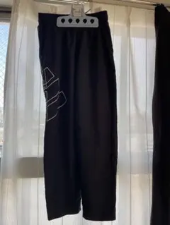 adidas 黒ジャージパンツ