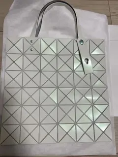BAO BAO LUCENT METALLIC SNOW WHITE - メルカリ