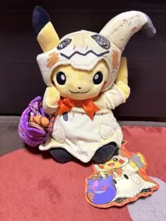 【※タグ無し】ハロウィン ピカチュウ ミミッキュ仮装ぬいぐるみ ハロウィンの仮装をしたピカチュウ、モクロー、ミミッキュがカプセル