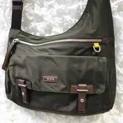 TUMI トゥミ ボヤージュ スマトラ ナイロン ショルダーバッグ カーキのサムネイル