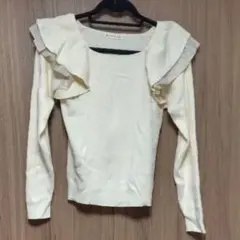 フリル付きクリーム色長袖ニット Mのサムネイル