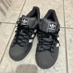 adidas ブラック スニーカー